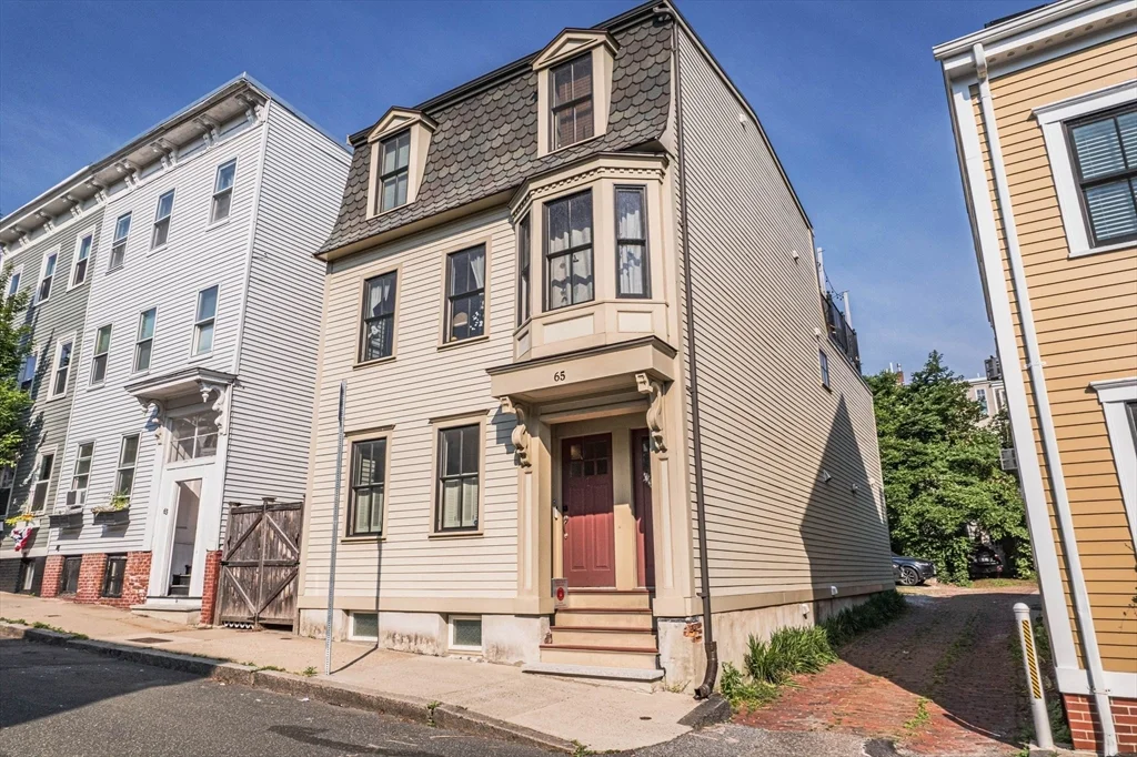 65 Green St, Charlestown