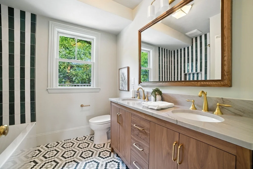 197 Winchester St, Coolidge Corner