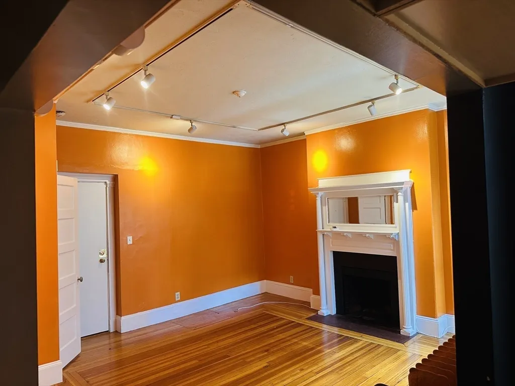 24 Peterborough St, Fenway