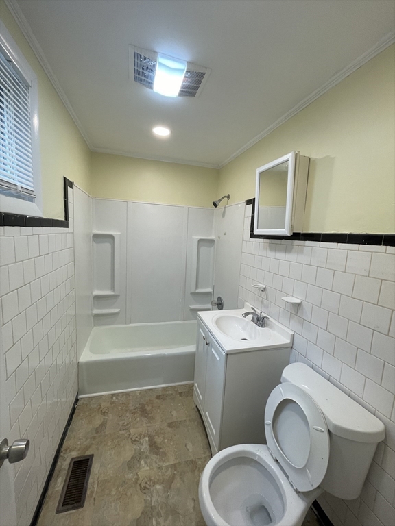 123 Danforth, Fall River