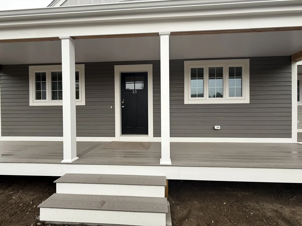 14 Glacier Path, Middleboro