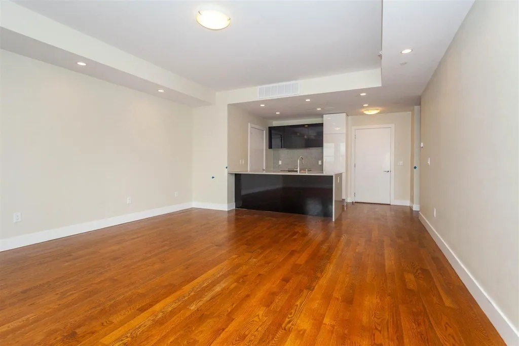 906 East 2nd St, South Boston