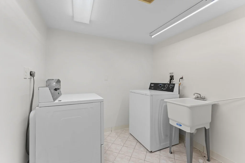 26 Cedar Hill Rd, Dover