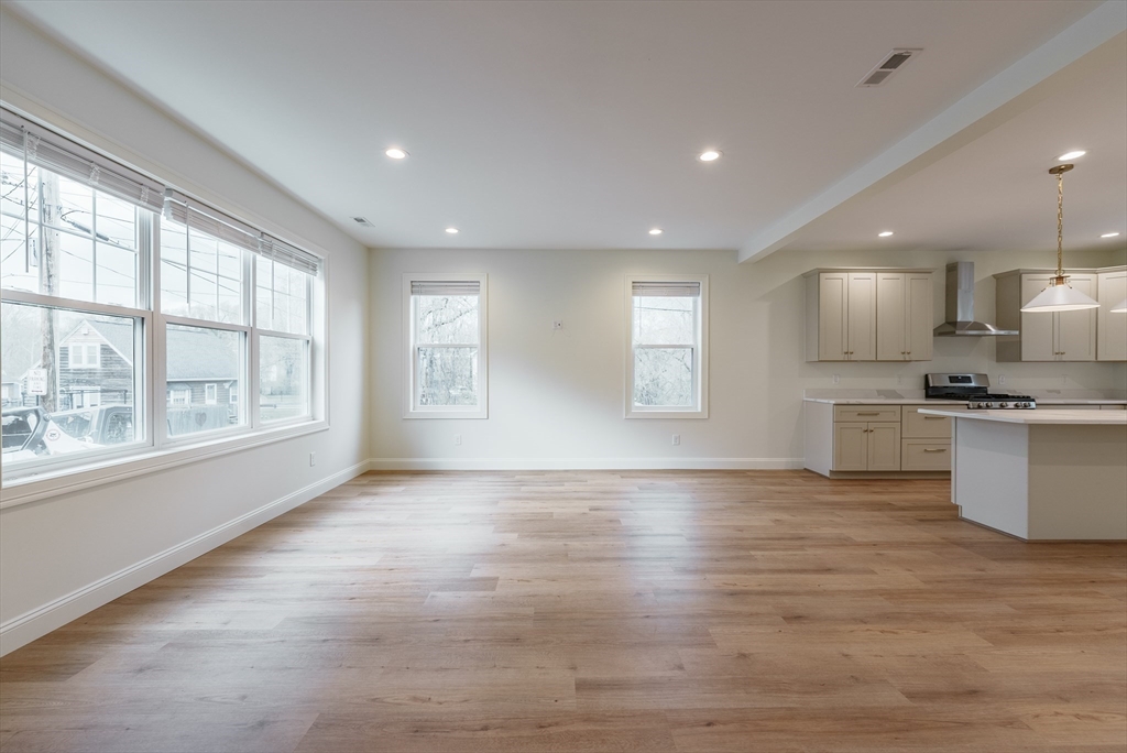 23 Moore St, Agawam