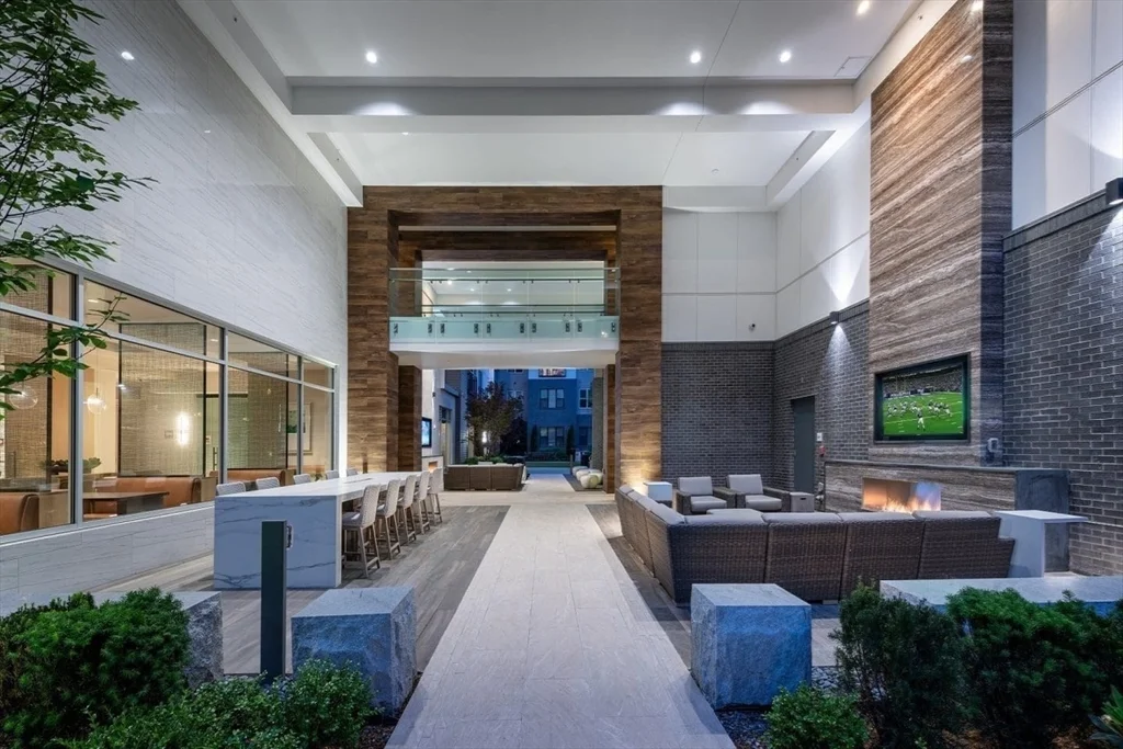 60 Locust St, Medford