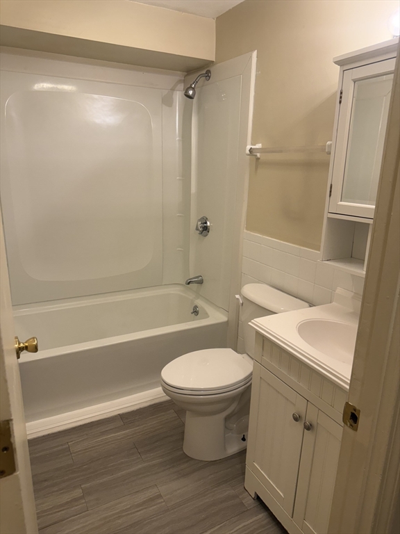 387 Adams St, Abington