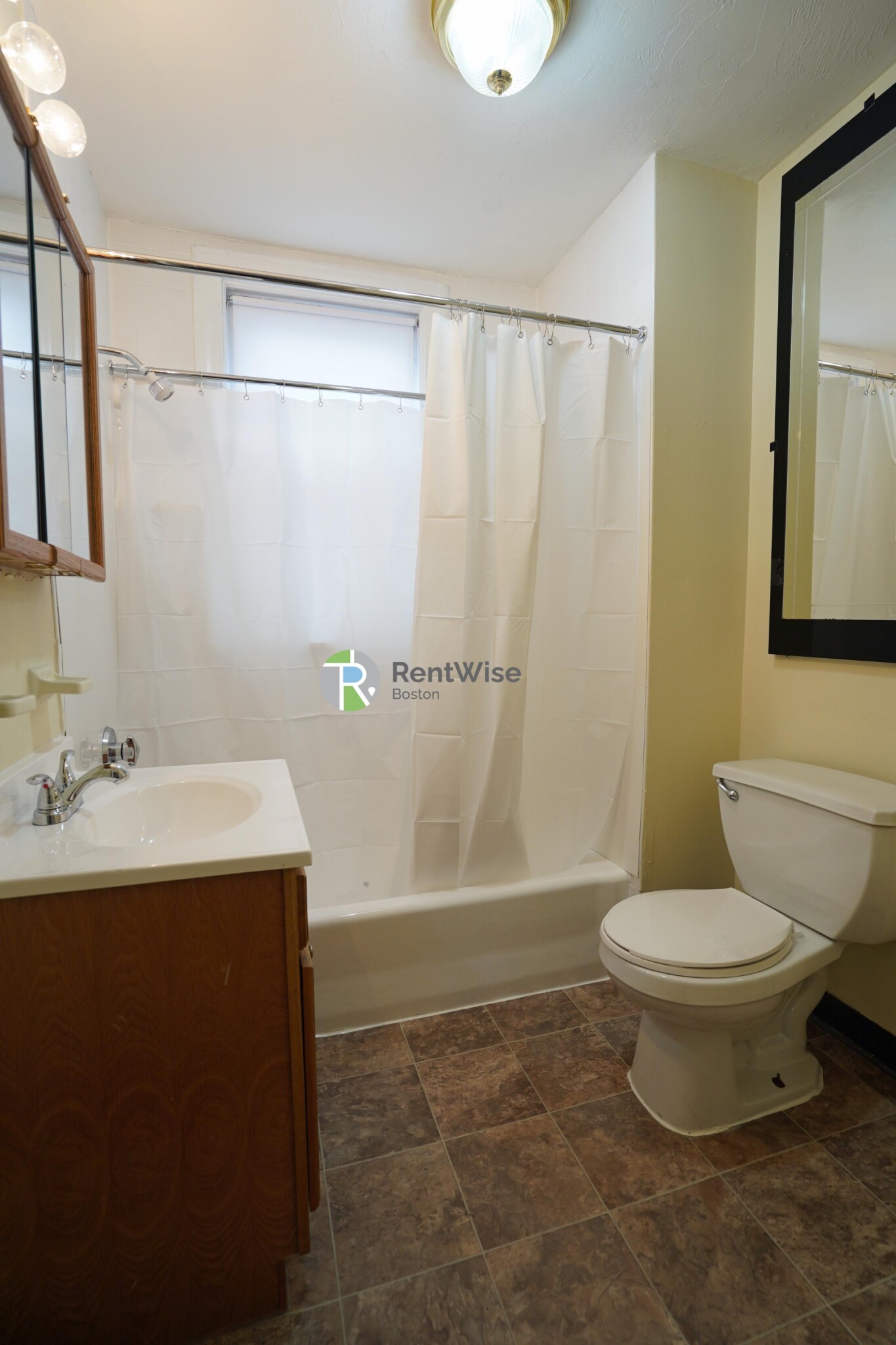 82 Robbins Pl, South Side