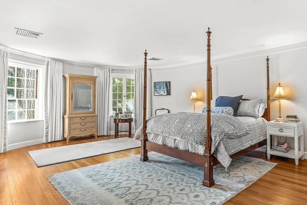 2 Phillips Pond Rd, Natick