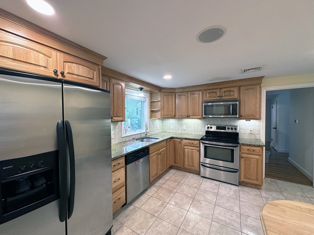 15 Wayland Rd, Wakefield