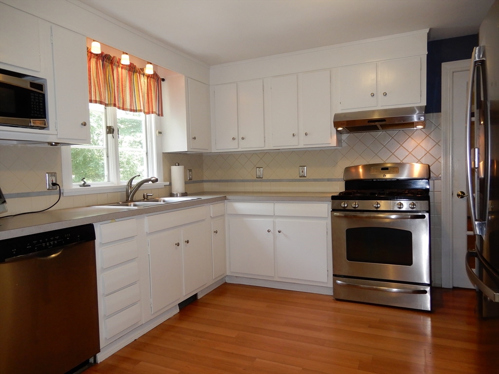 9 Fleetwood Dr, Norfolk