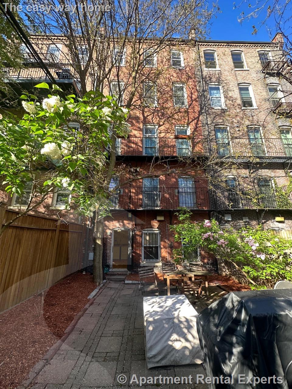 16 Yarmouth St, Back Bay