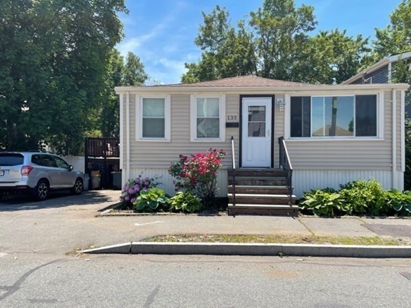 135 Darrow St, Quincy