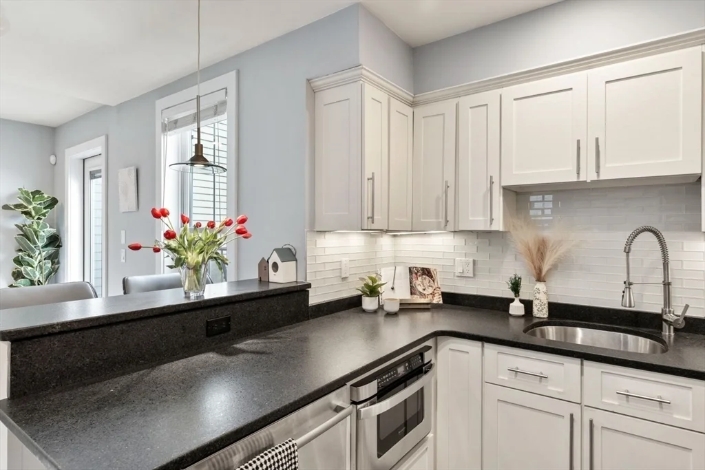 12 Mohawk St, South Boston