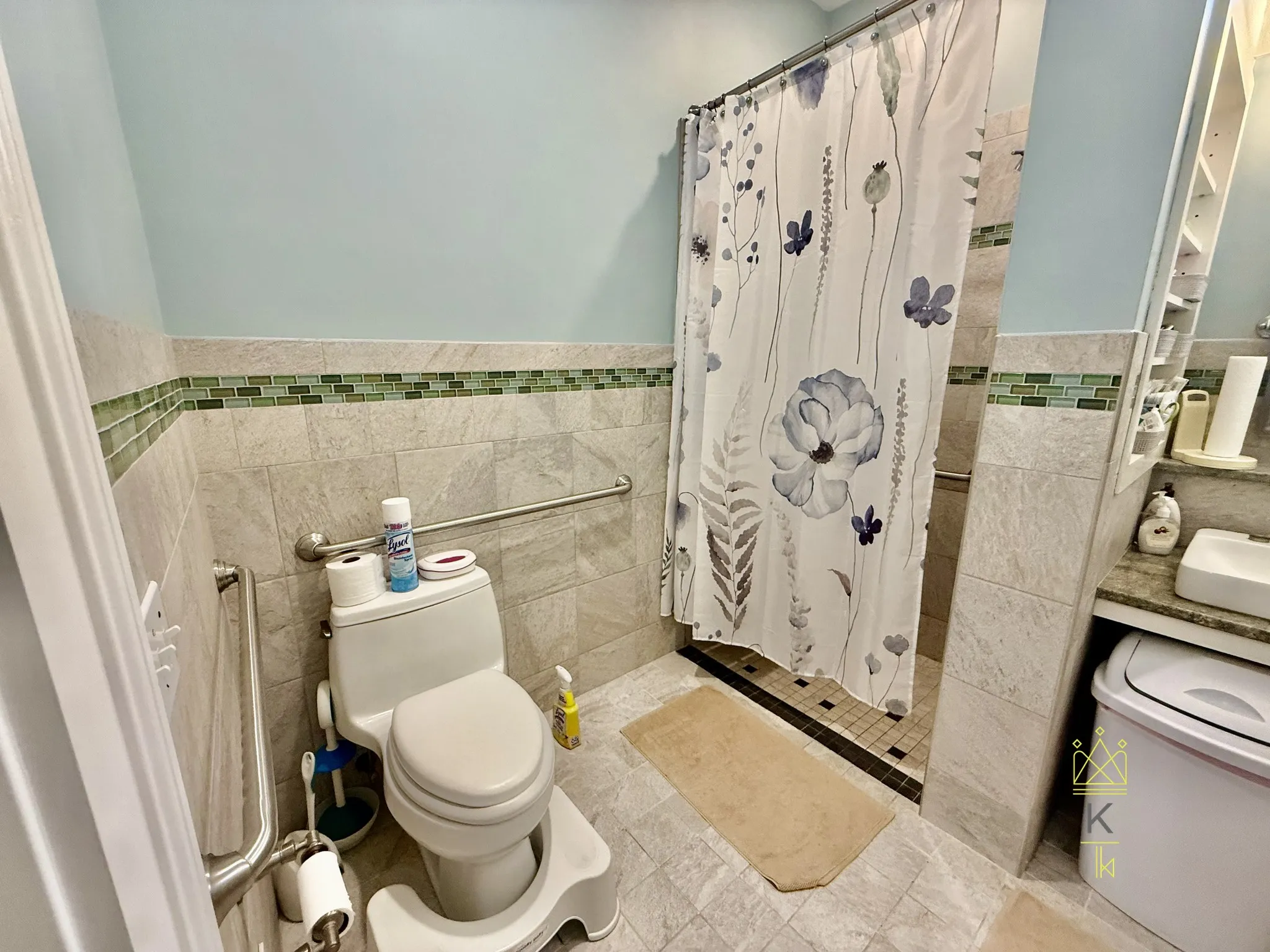 77 Fair Oaks Ave, Nonantum