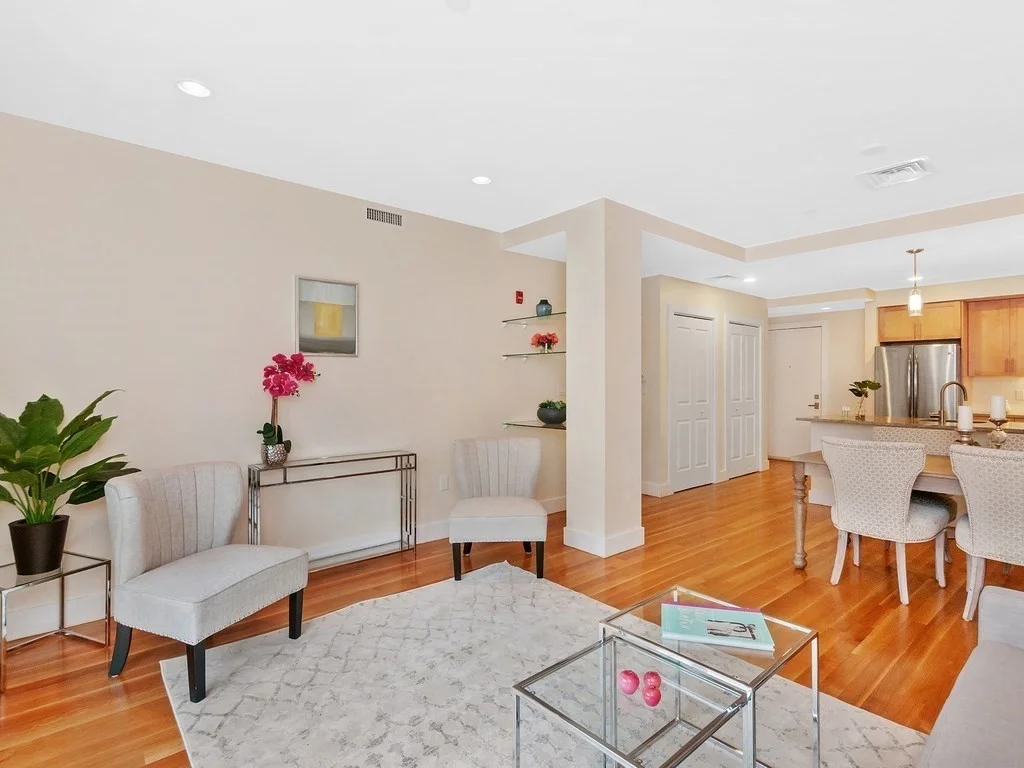 321 Hammond Pond Pkwy, Chestnut Hill