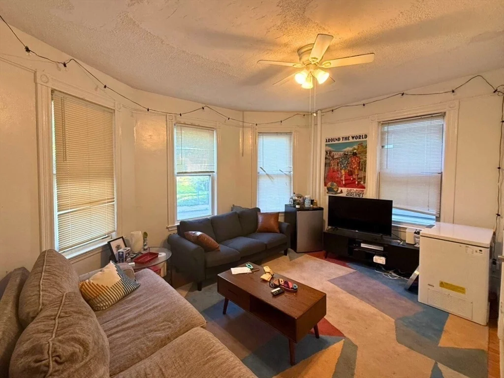 34 Cherokee, Mission Hill