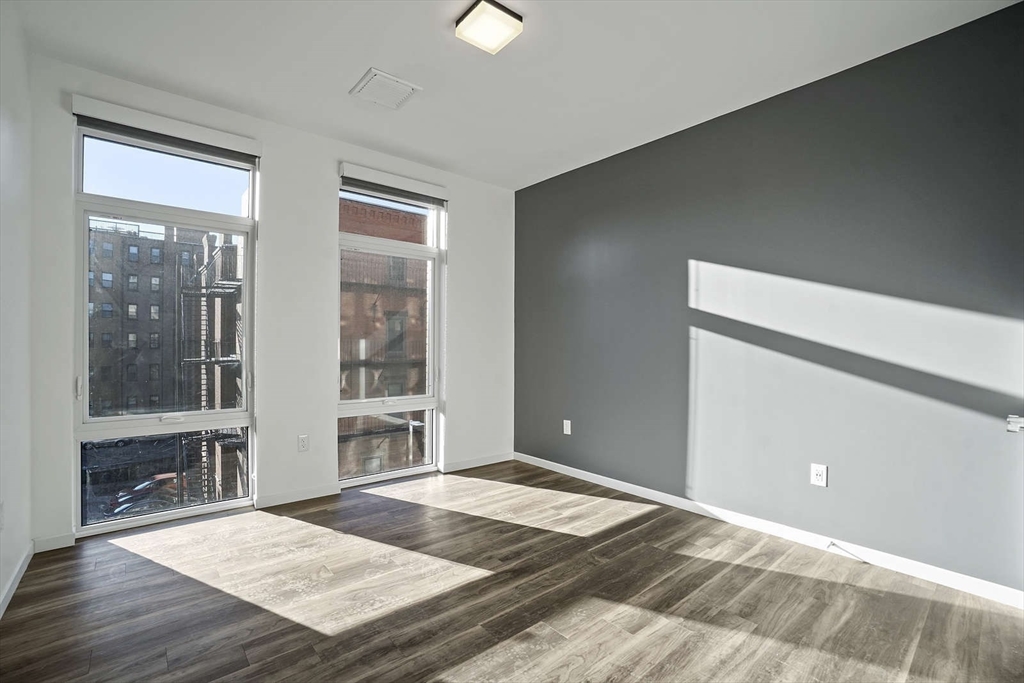 839 Beacon St, Fenway