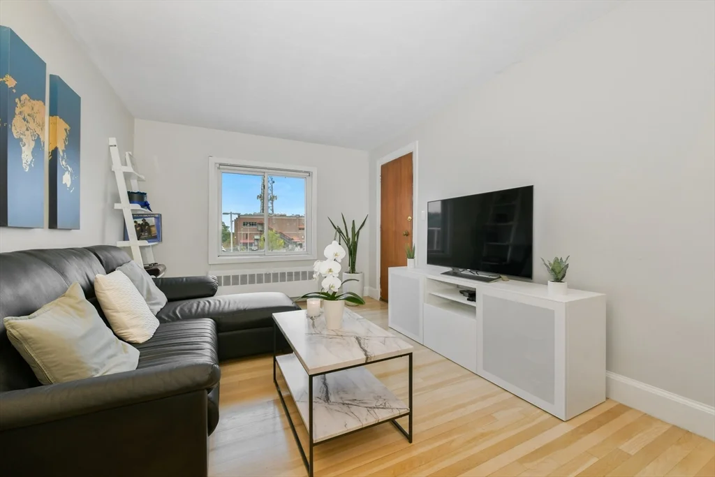 4635 Washington St, Roslindale