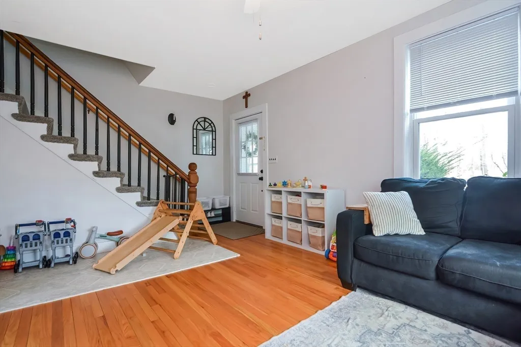 21 Cemetery St, Hopedale