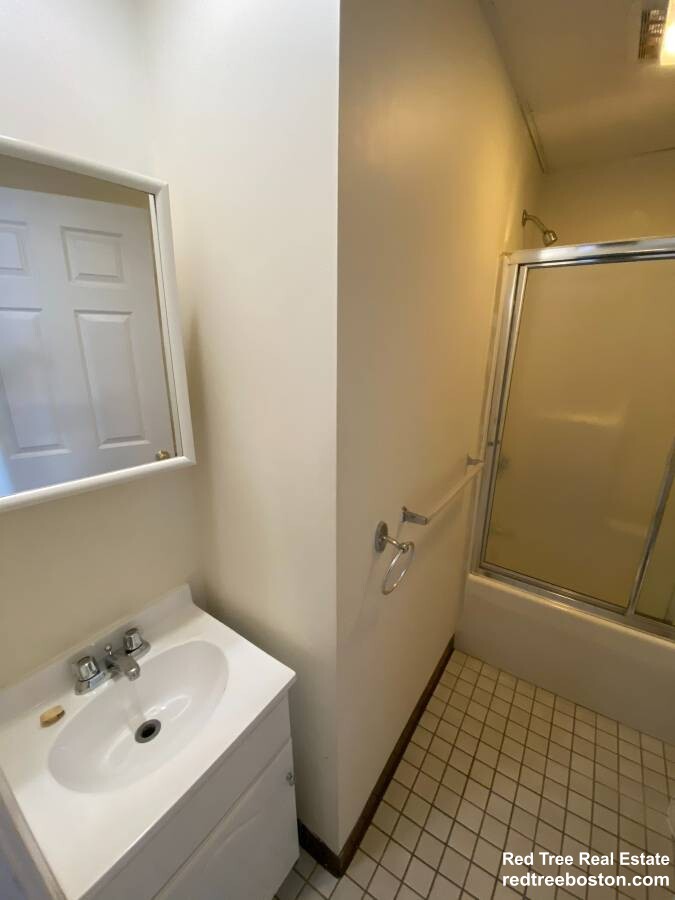 81 Essex St, Chinatown