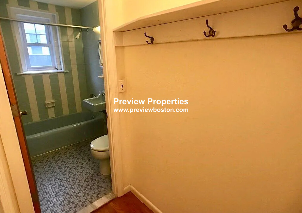 2018 Commonwealth Ave, Brighton