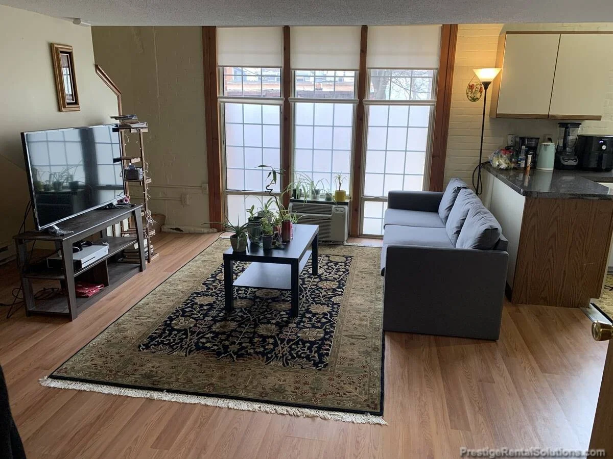 11 Willow St, Fitchburg