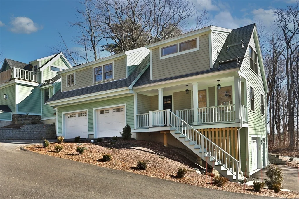 12 Warren Ave, Amesbury