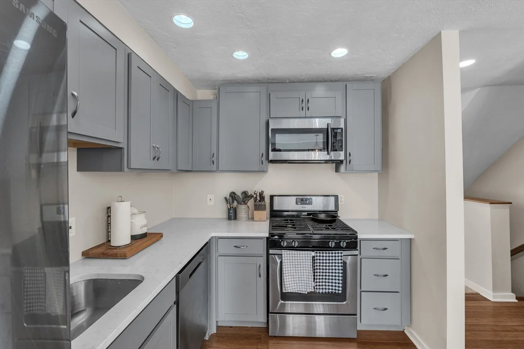 18 Merlin Ct, Tatnuck