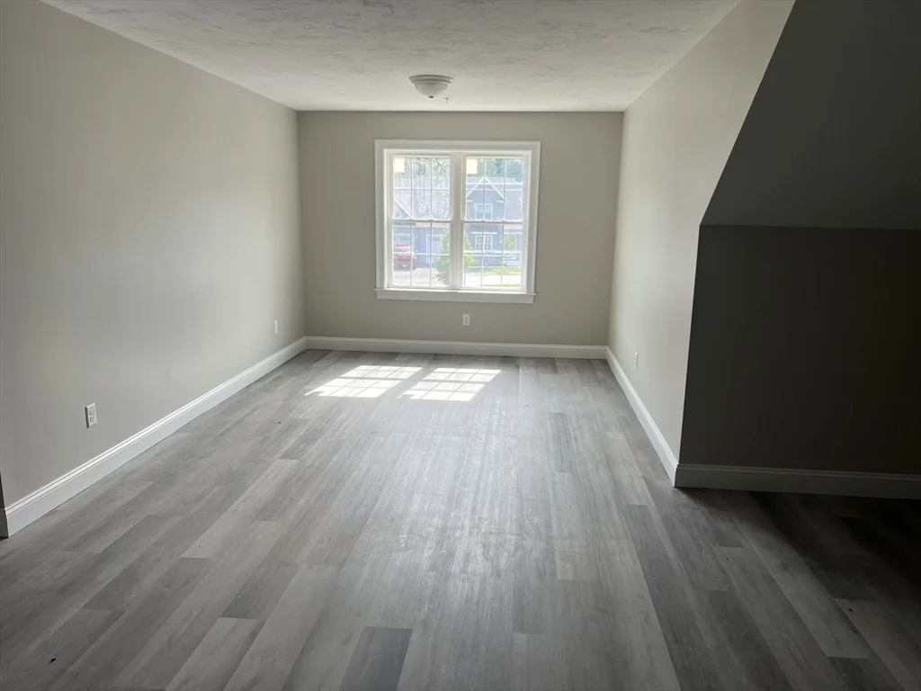 5 Santana Way, Carver