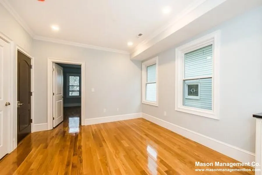 4370 Washington St, Roslindale