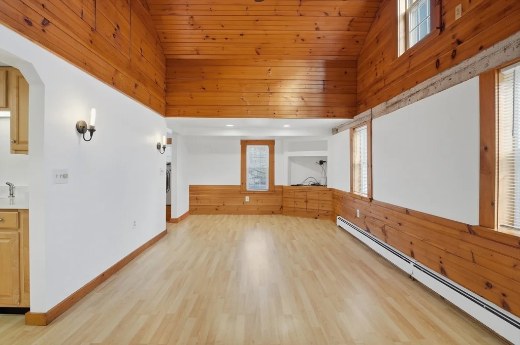 92 Main St, Hopkinton