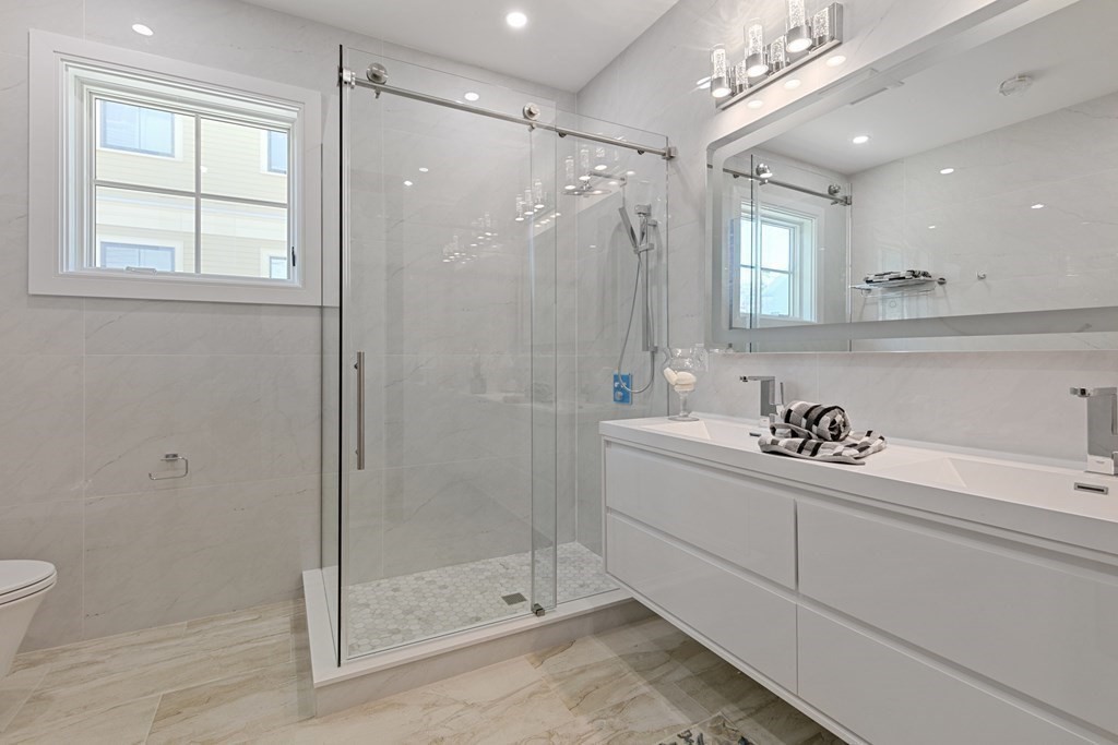 88 Dover St, Davis Square