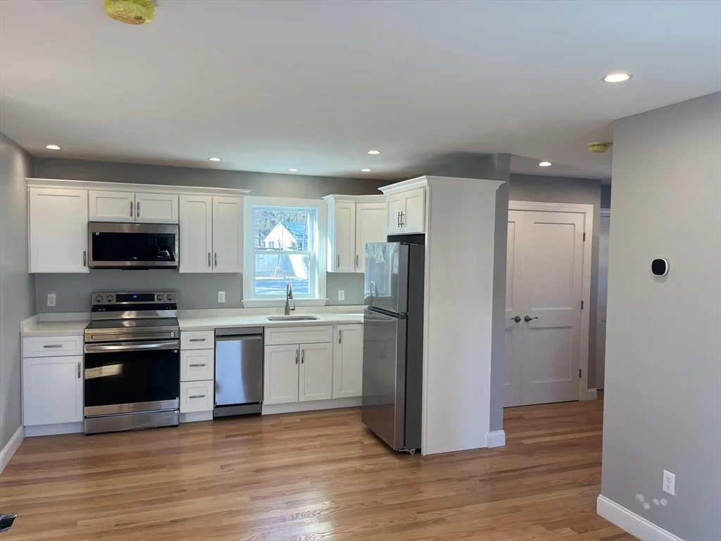 14 Cherry Rd, Beverly