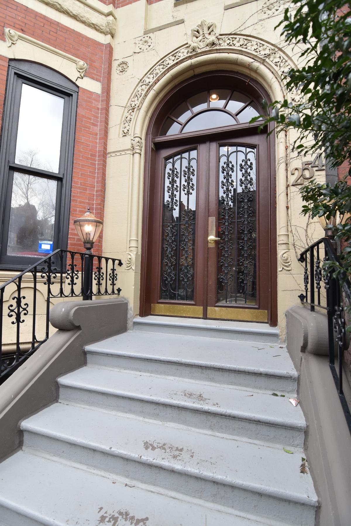 254 Newbury St, Back Bay