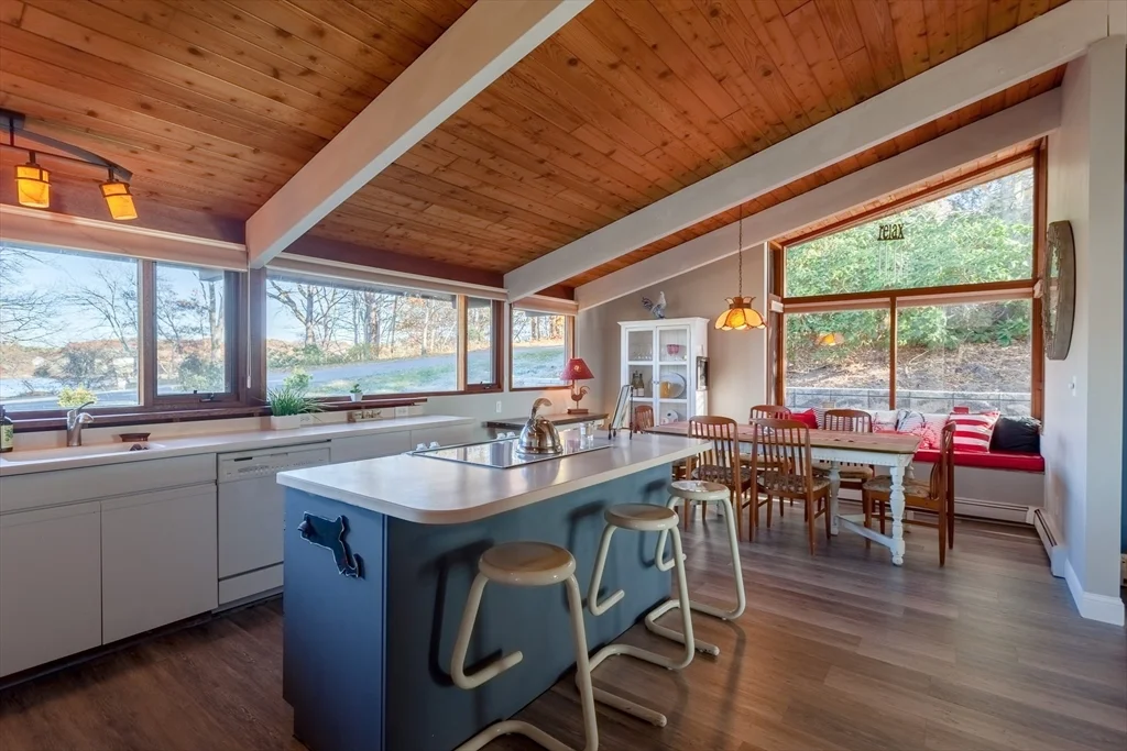 32 Eagle Hill Dr, Plymouth