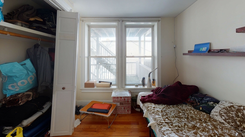 9 Chesterton St, Roxbury