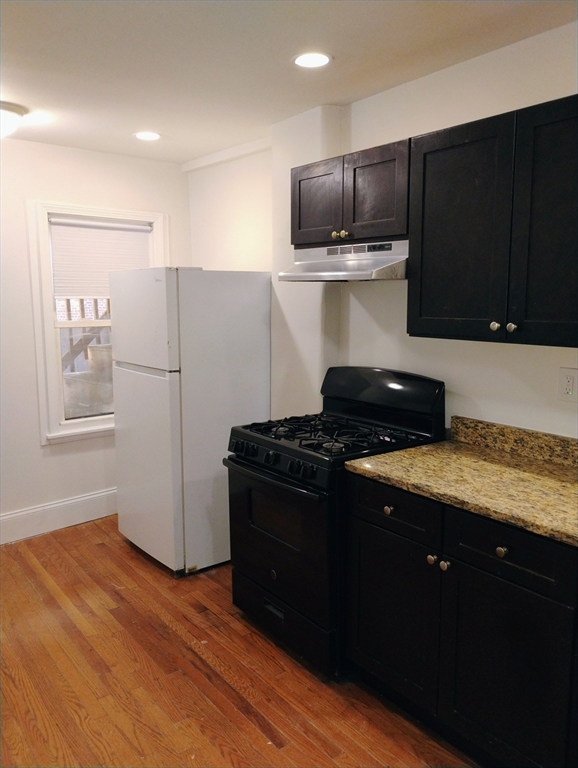 182 Walnut Ave, Roxbury