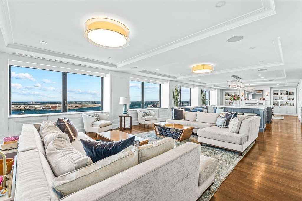 85 E India Row, Waterfront