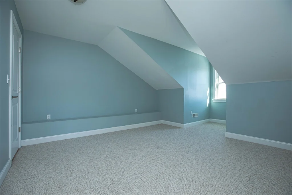 8 Summer Hill Circle, Arlington