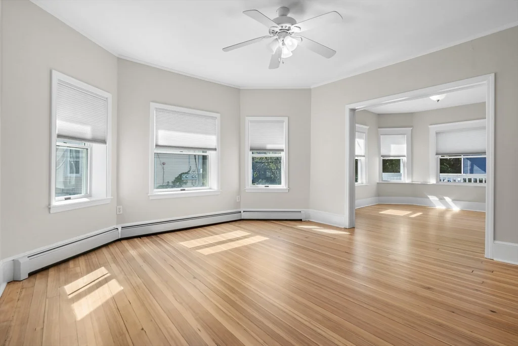 144 Waverly Rd, North Andover