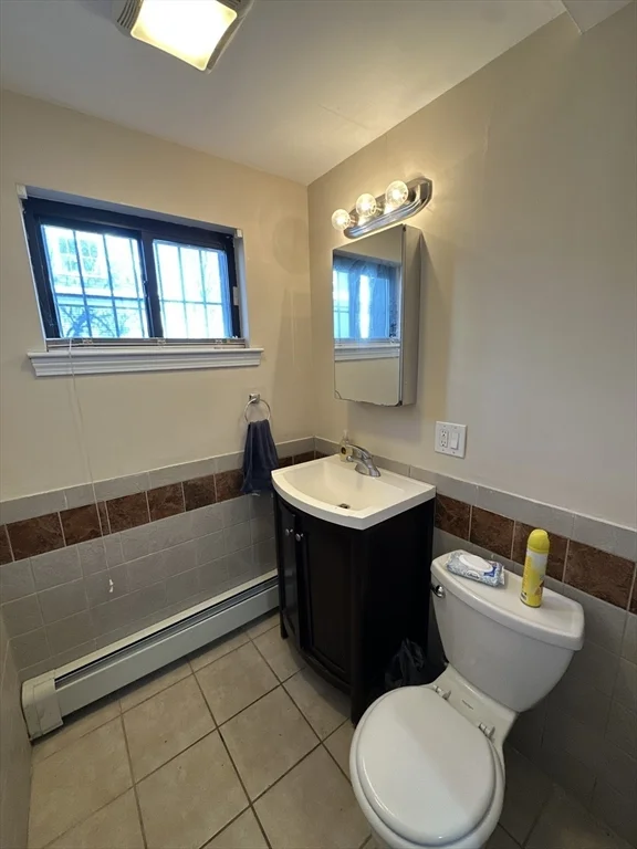 435 Walnut Ave, Roxbury