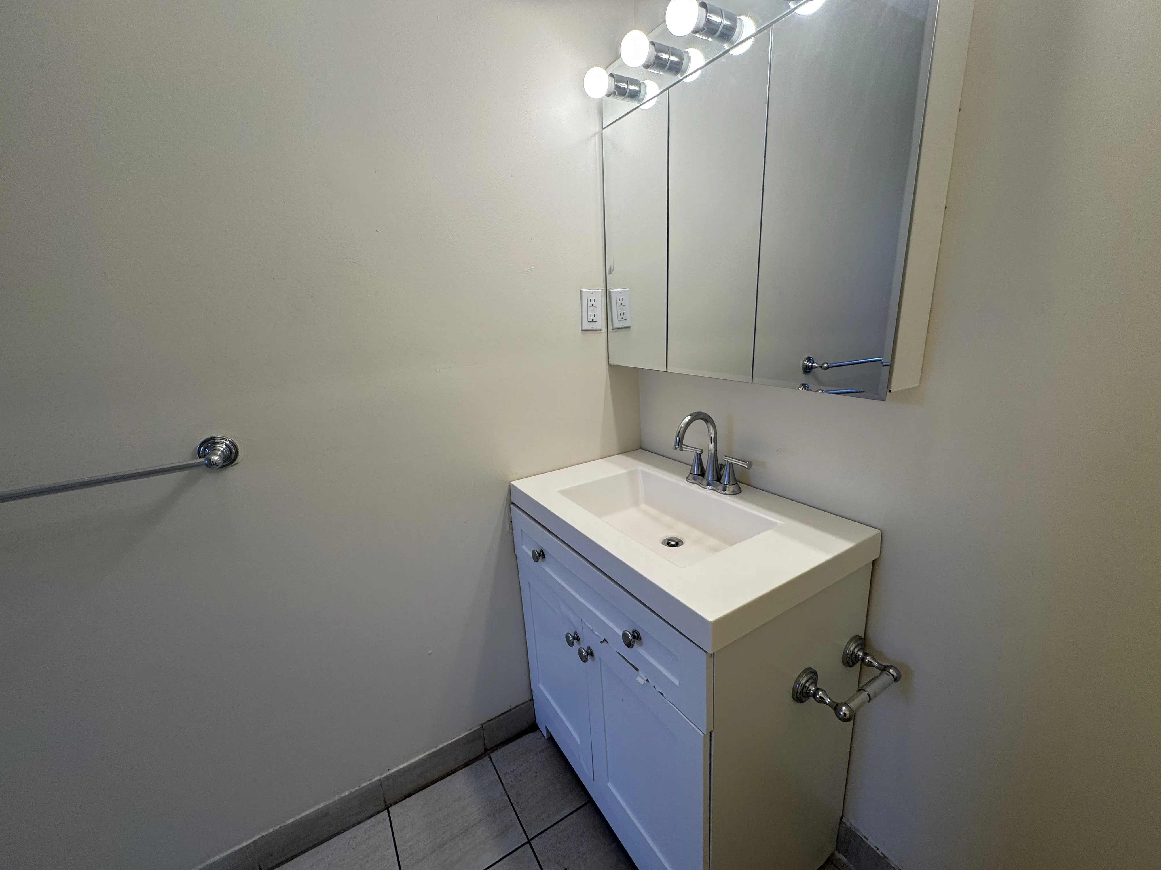 6 Barrows St, Allston