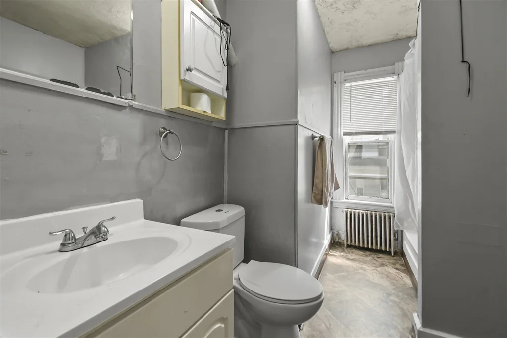 198-200 Blossom St, Fitchburg