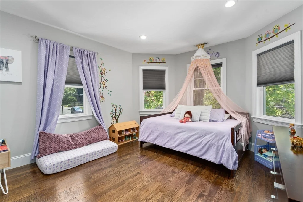 119 Charlesbank Rd, Newton Corner