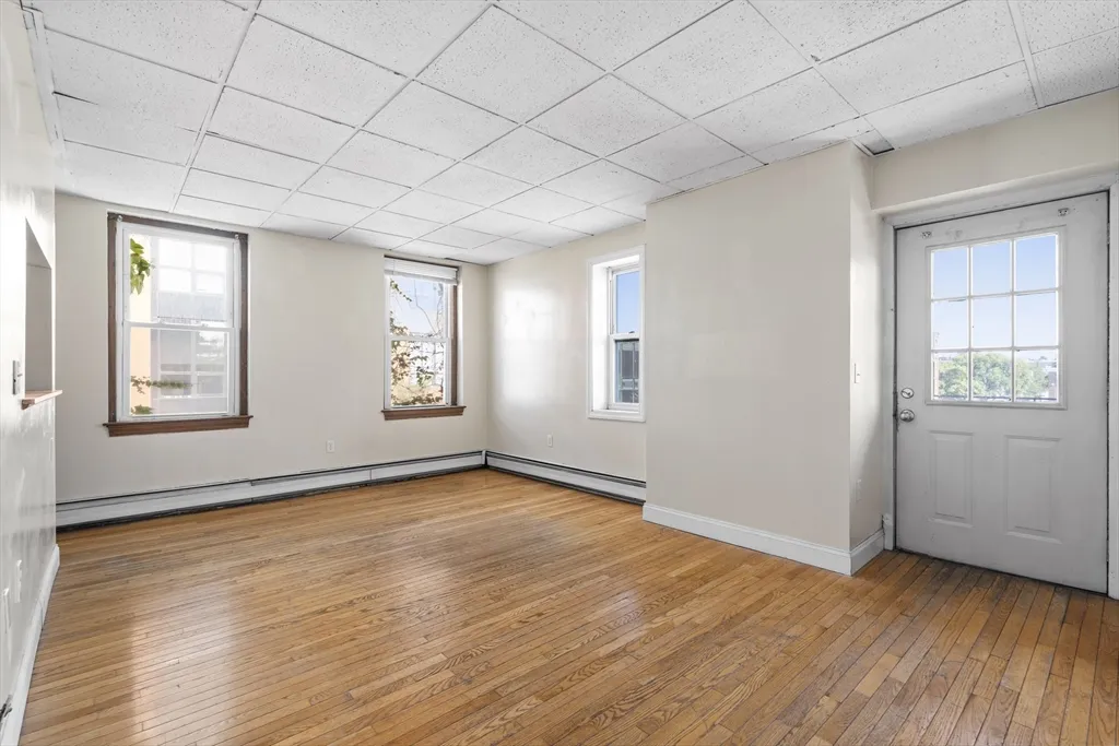 105 W 4th St, South Boston