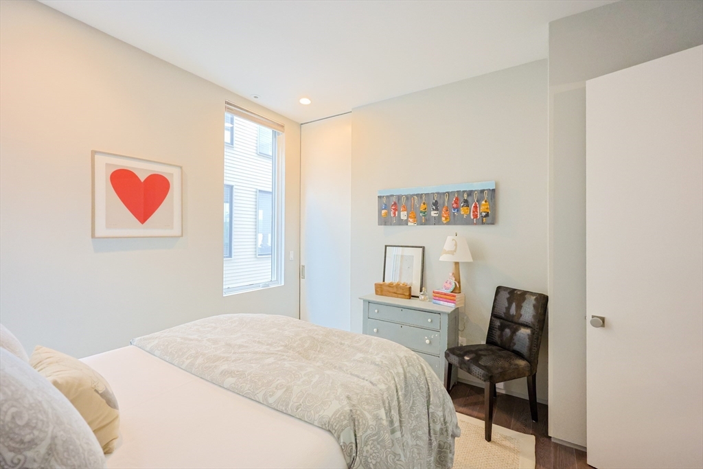 537 E 1st, South Boston