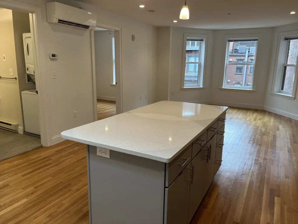 166 Newbury St, Back Bay