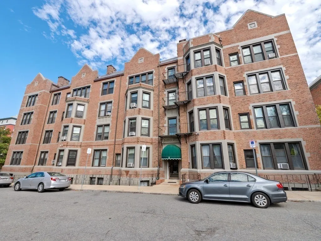 4 Commonwealth Ct, Brighton