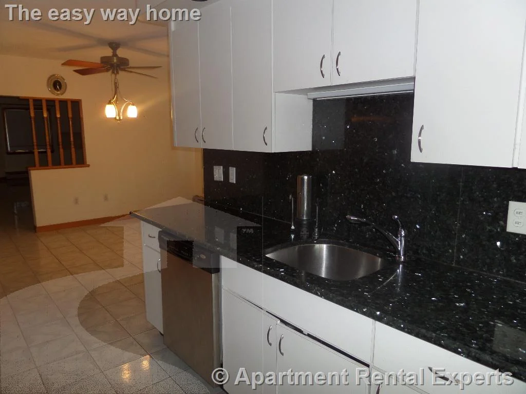 10 Windsor Rd, Tufts