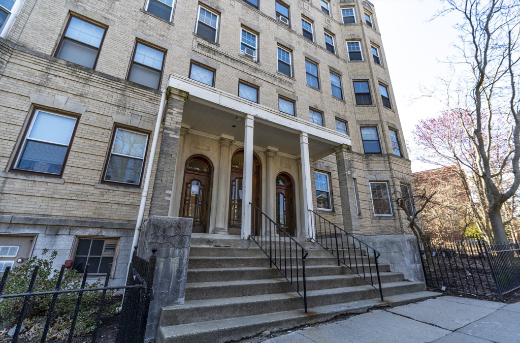 164 Strathmore Rd, Brighton